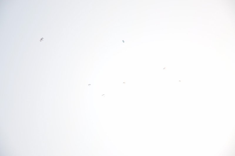 paradropdisplaydt30jan102051600x1200.jpg